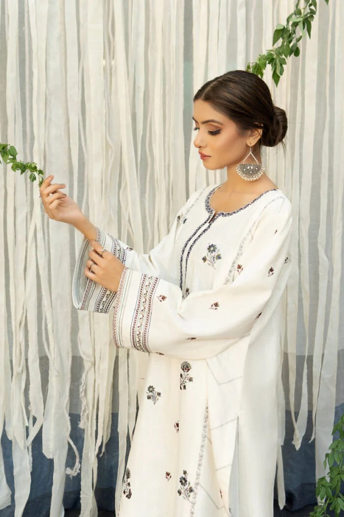 URGE - 3PC LAWN EMBROIDERED SHIRT WITH PRINTED DUPATTA-317 (6) URGE - 3PC LAWN EMBROIDERED SHIRT WITH PRINTED DUPATTA-317 - Image 5