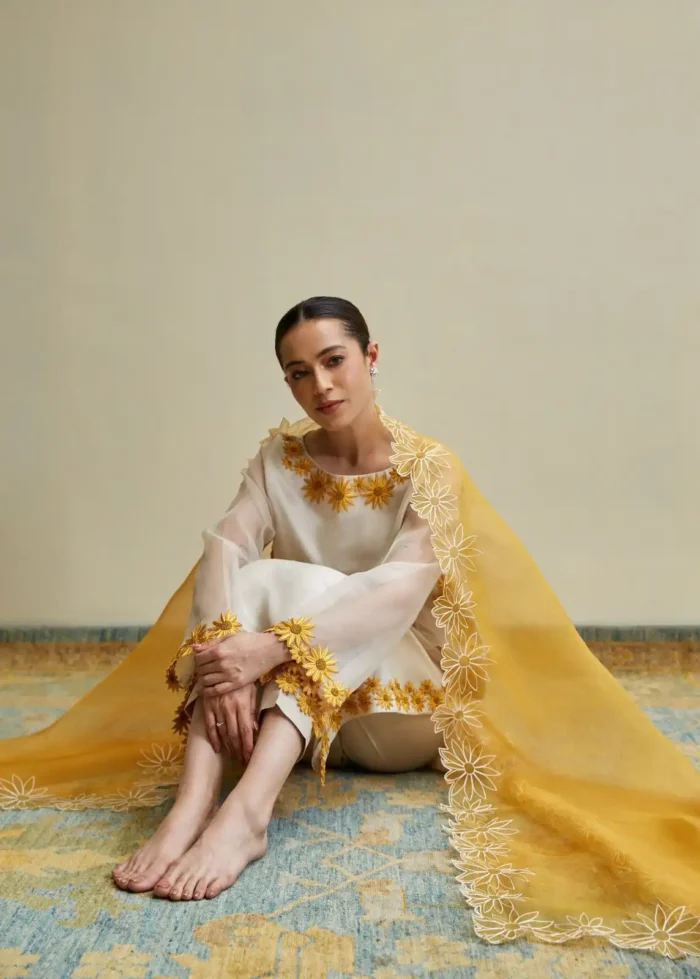 Mehreen Hamayon 3PC Lawn Embroidered Shirt With Embroidered Dupatta-386 - Image 3